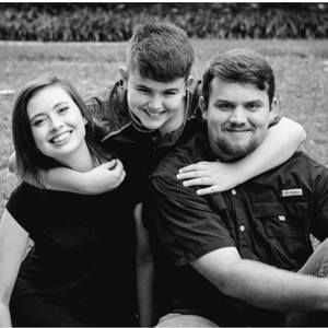 Meet your Posher, Lora